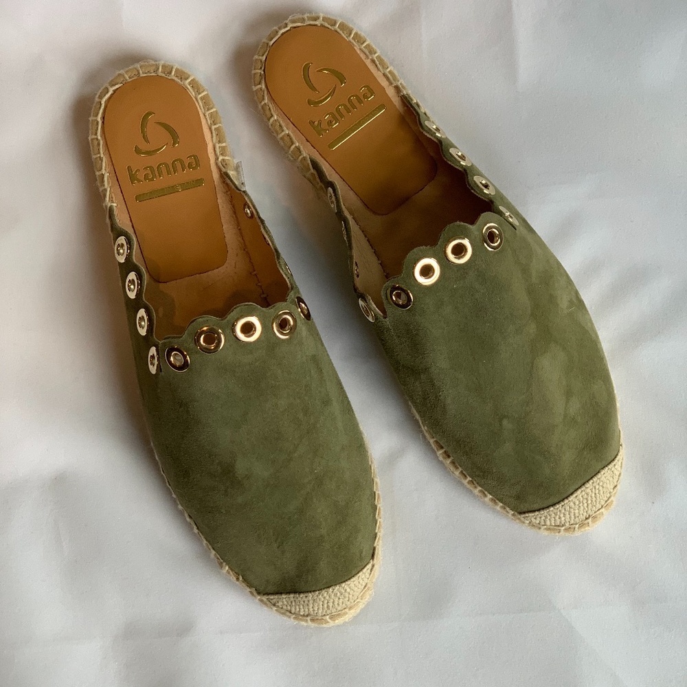 NWOT Kanna Suede Espadrille Mules